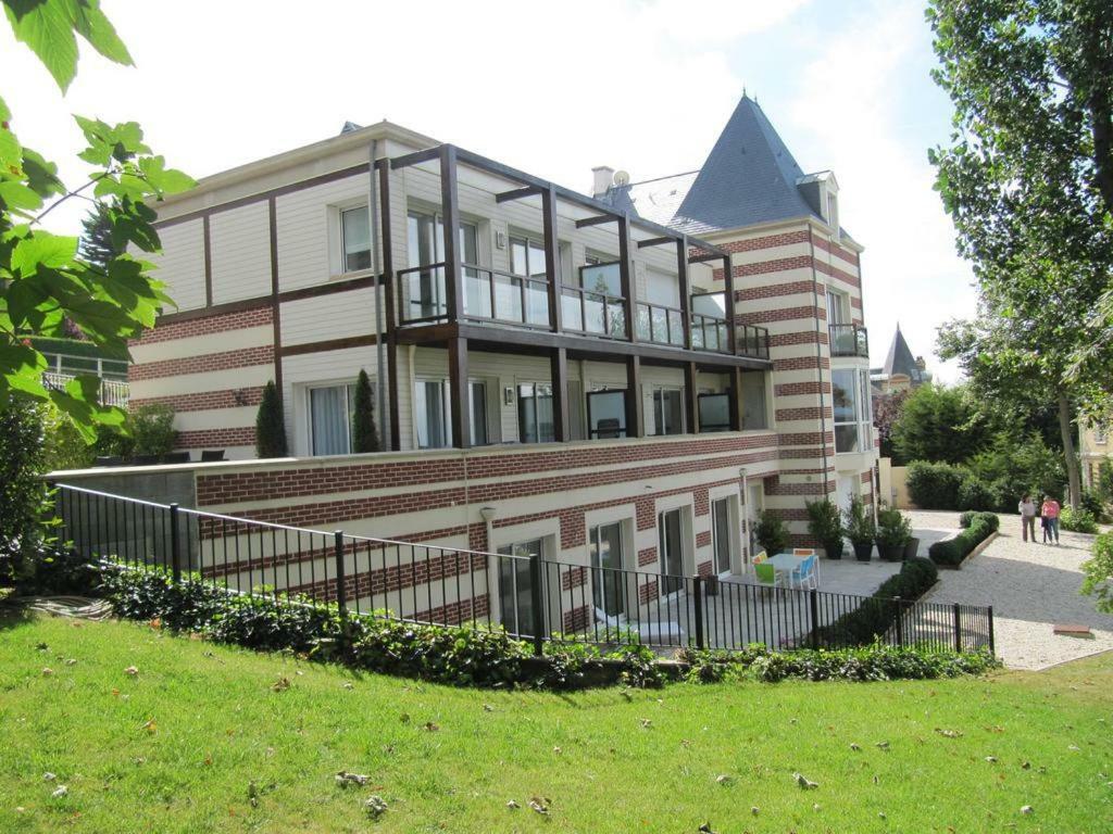 Superbe Deux Pieces Vue Mer Avec Jardin Trouville-sur-Mer Exteriér fotografie